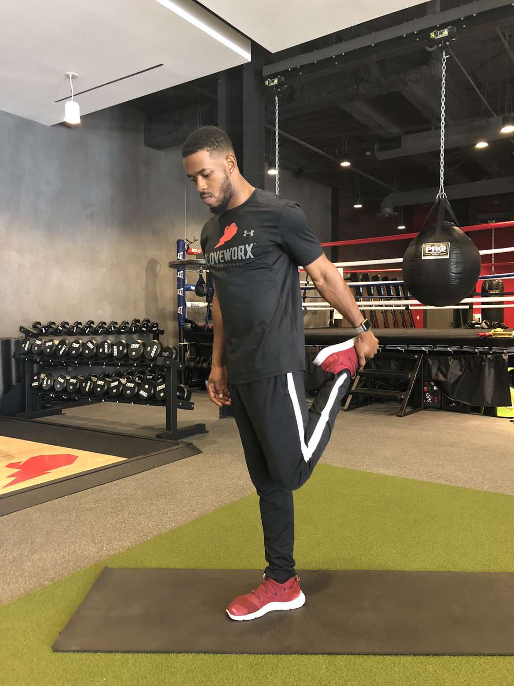 Gambar orang quad-stretch